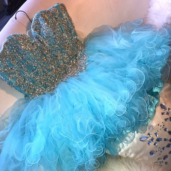 Short Ruffled Prom Press - Picture 1 of 1